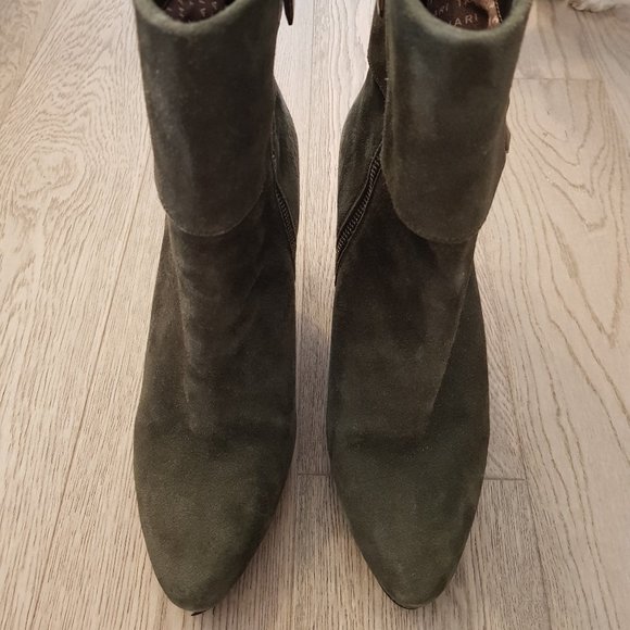 Tahari Gabe Grey Suede Boots - Picture 2 of 10